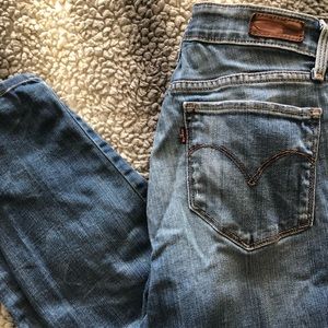VINTAGE Levi Skinny Jeans!!